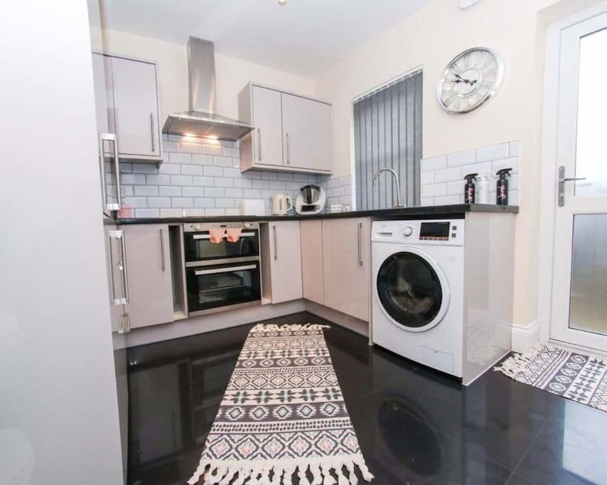 No25-Luxe Living Guest House- 2 Bed-Wifi-Free Parking-City- Beach Swansea Exterior photo